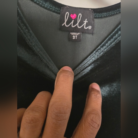 Toddler Holiday Green ruffled velvet dress size 3T - Picture 3 of 3